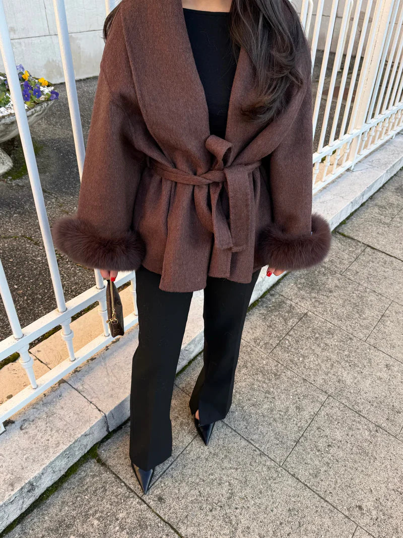 Lana Luxe Coat | Winterjas met Faux Fur Details aan de Mouwen