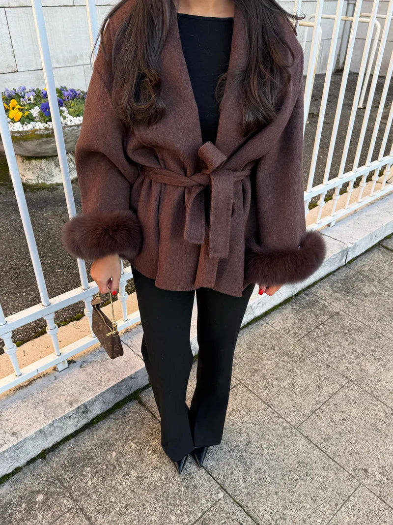 Lana Luxe Coat | Winterjas met Faux Fur Details aan de Mouwen